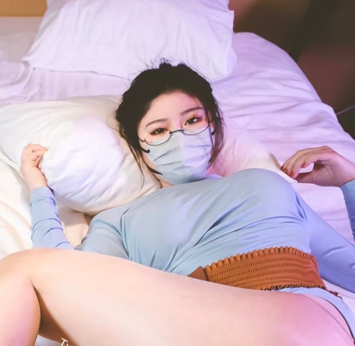 好色巨乳学妹 极品女神